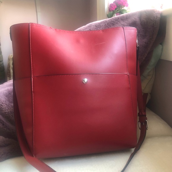 Red Vegan Leather Bucket Crossbody/Tote Bag - Picture 2 of 5